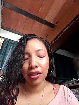 Snapshot of Wolfamara chatting on 04-25-26, 01:41 Wolfamara online show from 04-25-26, 01:41