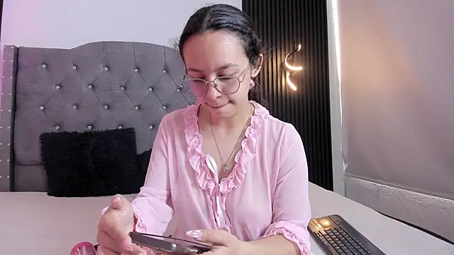 DaphneValucci online show from 05-08-26, 08:14