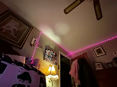 Snapshot of HollyBurst chatting on 04-08-26, 02:33 HollyBurst online show from 04-08-26, 02:33