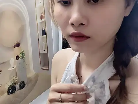    Nami    online show from 05-10-26, 04:45