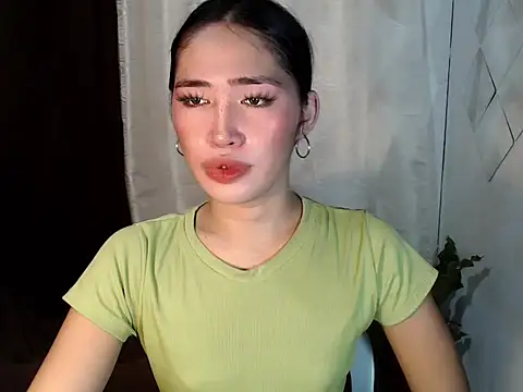 Snapshot of urasiankylie chatting on 05-13-26, 08:01 urasiankylie online show from 05-13-26, 08:01