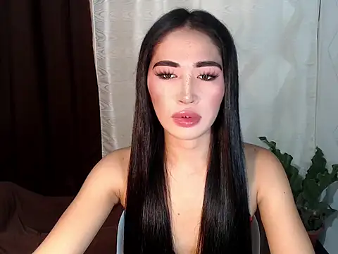 Snapshot of urasiankylie chatting on 05-23-26, 01:37 urasiankylie online show from 05-23-26, 01:37