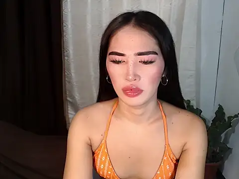 Snapshot of urasiankylie chatting on 05-29-26, 06:28 urasiankylie online show from 05-29-26, 06:28