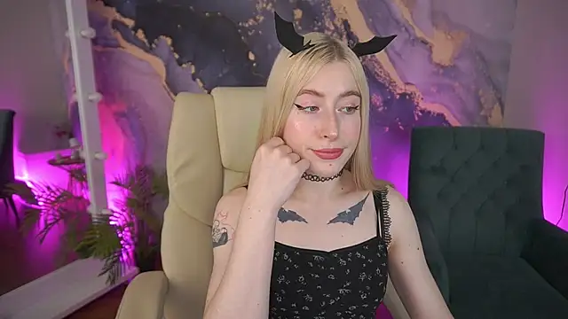 MelaniiePlay online show from 05-25-26, 01:17