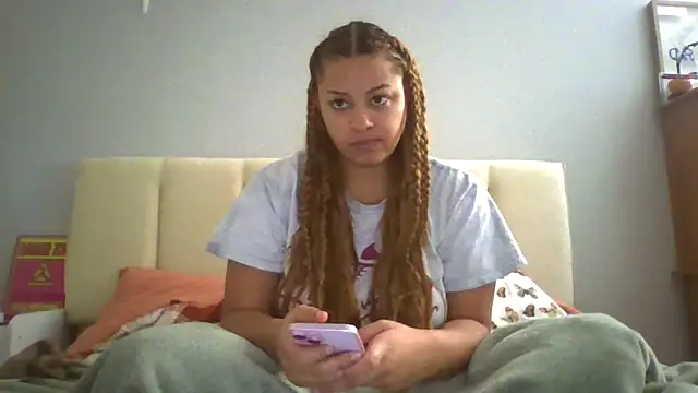 Snapshot of madzbailey chatting on 05-12-26, 07:22 madzbailey online show from 05-12-26, 07:22