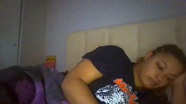 Snapshot of madzbailey chatting on 05-18-26, 05:19 madzbailey online show from 05-18-26, 05:19