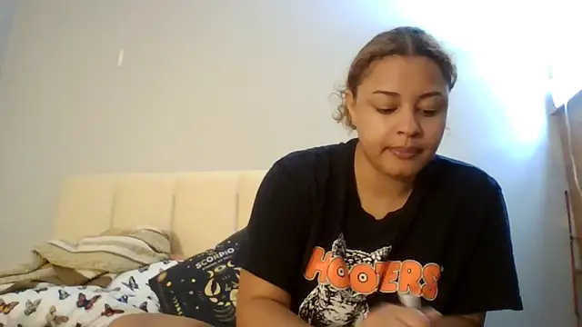 Snapshot of madzbailey chatting on 06-06-26, 01:43 madzbailey online show from 06-06-26, 01:43