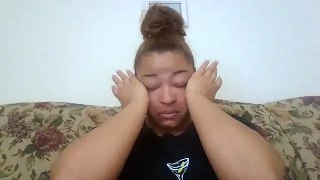 Snapshot of madzbailey chatting on 06-10-26, 03:33 madzbailey online show from 06-10-26, 03:33
