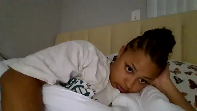 Snapshot of madzbailey chatting on 06-29-26, 12:28 madzbailey online show from 06-29-26, 12:28
