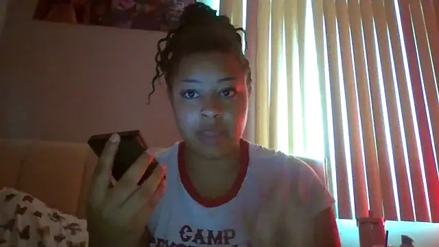 Snapshot of madzbailey chatting on 07-02-26, 01:17 madzbailey online show from 07-02-26, 01:17