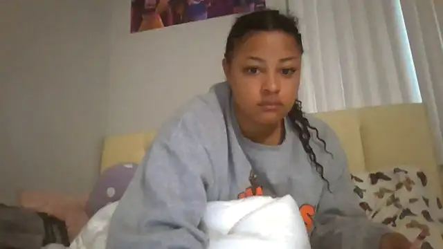 Snapshot of madzbailey chatting on 07-05-26, 12:56 madzbailey online show from 07-05-26, 12:56
