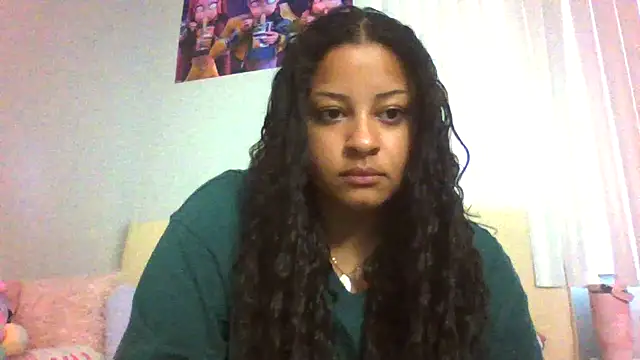 Snapshot of madzbailey chatting on 07-12-26, 11:18 madzbailey online show from 07-12-26, 11:18
