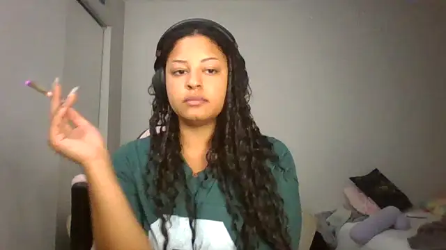 Snapshot of madzbailey chatting on 07-14-26, 02:05 madzbailey online show from 07-14-26, 02:05