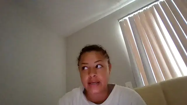 Snapshot of madzbailey chatting on 07-24-26, 01:42 madzbailey online show from 07-24-26, 01:42