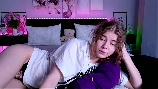 Girl Next Door 18 online show from 05-30-26, 08:06