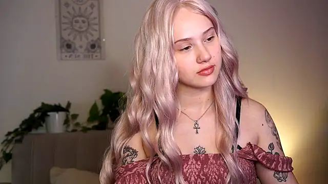 petite temptresss online show from 04-18-26, 04:00