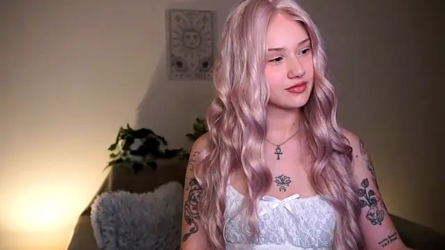 Snapshot of petite_temptresss chatting on 04-19-26, 04:17 petite temptresss online show from 04-19-26, 04:17