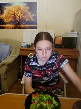 JessicaHolland1 online show from 06-15-26, 06:32