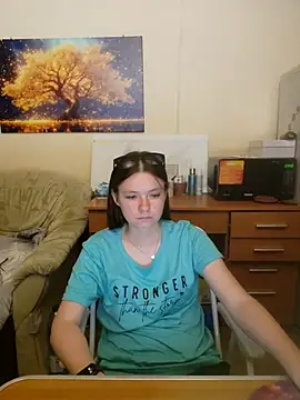 JessicaHolland1 online show from 06-20-26, 06:44