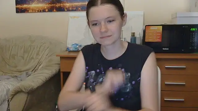 JessicaHolland1 online show from 06-23-26, 07:01