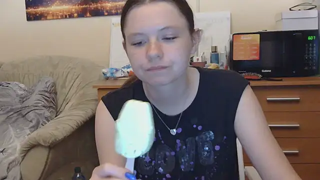 JessicaHolland1 online show from 06-26-26, 05:50