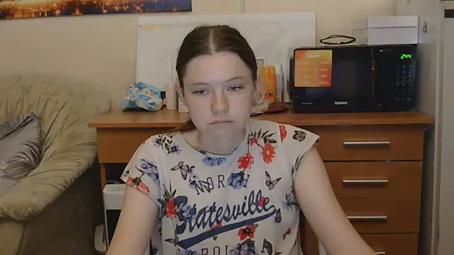 JessicaHolland1 online show from 07-06-26, 06:10