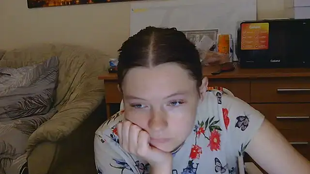 JessicaHolland1 online show from 07-10-26, 05:48