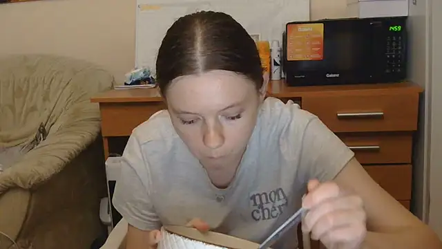 JessicaHolland1 online show from 07-12-26, 06:43