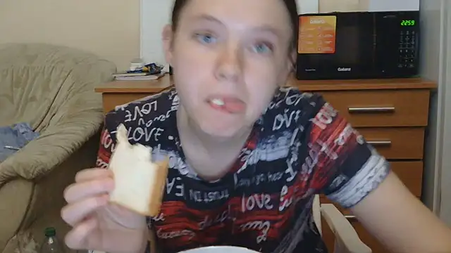 JessicaHolland1 online show from 07-18-26, 06:01