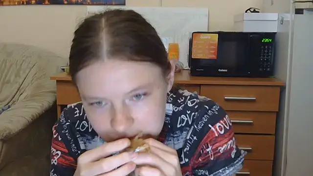 JessicaHolland1 online show from 07-20-26, 06:54
