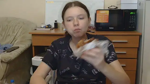 JessicaHolland1 online show from 07-24-26, 07:23