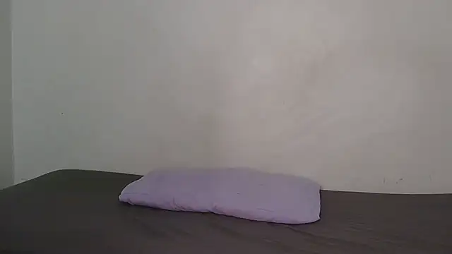 SlipperyLipsX online show from 06-03-26, 06:13