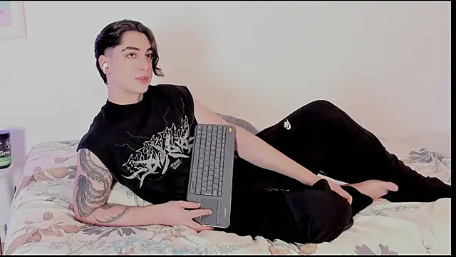 Thiago angel online show from 07-25-26, 08:23