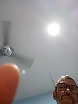 Snapshot of chris-sbh11 chatting on 04-03-26, 06:11 chris-sbh11 online show from 04-03-26, 06:11