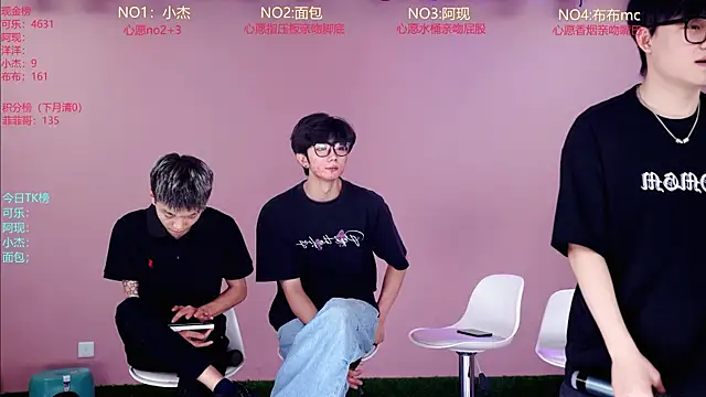w-lucky02 online show from 05-18-26, 09:04