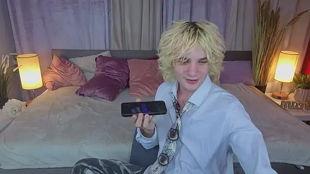 Snapshot of JameMilann chatting on 05-12-26, 08:28 JameMilann online show from 05-12-26, 08:28