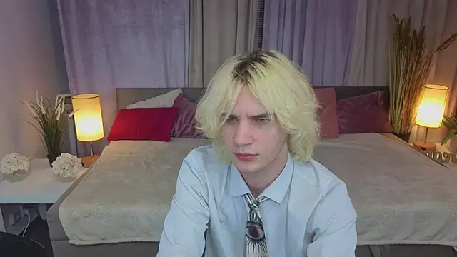 Snapshot of JameMilann chatting on 05-25-26, 08:26 JameMilann online show from 05-25-26, 08:26