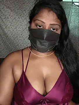 Snapshot of Romantic_Woman chatting on 05-16-26, 07:05 Romantic Woman online show from 05-16-26, 07:05