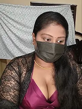 Snapshot of Romantic_Woman chatting on 05-18-26, 04:13 Romantic Woman online show from 05-18-26, 04:13