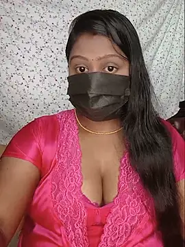 Snapshot of Romantic_Woman chatting on 05-19-26, 10:54 Romantic Woman online show from 05-19-26, 10:54