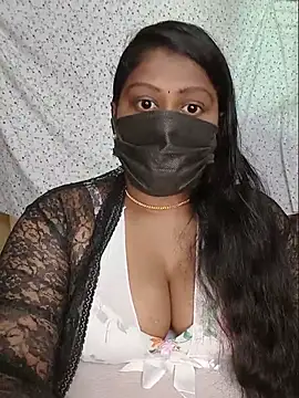 Snapshot of Romantic_Woman chatting on 05-20-26, 10:54 Romantic Woman online show from 05-20-26, 10:54