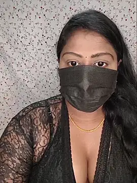 Snapshot of Romantic_Woman chatting on 05-31-26, 06:20 Romantic Woman online show from 05-31-26, 06:20