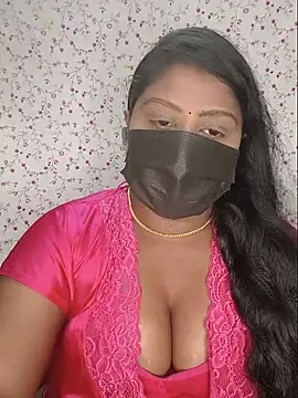 Snapshot of Romantic_Woman chatting on 06-01-26, 06:09 Romantic Woman online show from 06-01-26, 06:09