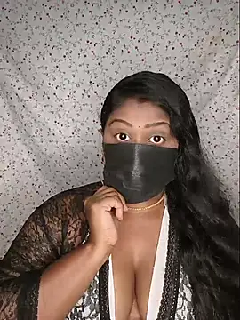Snapshot of Romantic_Woman chatting on 06-07-26, 06:22 Romantic Woman online show from 06-07-26, 06:22