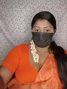 Snapshot of Romantic_Woman chatting on 07-18-26, 06:23 Romantic Woman online show from 07-18-26, 06:23