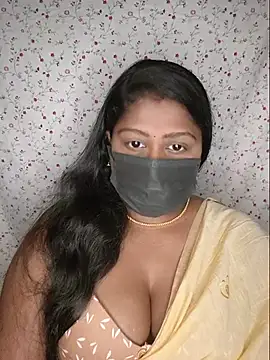 Snapshot of Romantic_Woman chatting on 07-22-26, 06:22 Romantic Woman online show from 07-22-26, 06:22