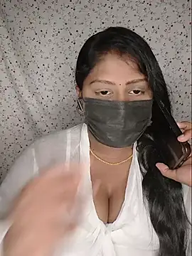 Snapshot of Romantic_Woman chatting on 07-25-26, 09:45 Romantic Woman online show from 07-25-26, 09:45