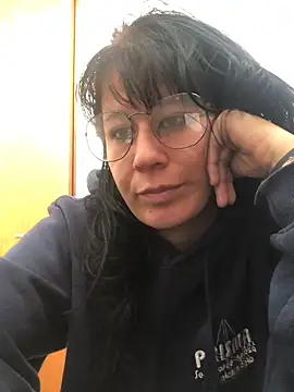 Laacoluu online show from 04-07-26, 01:11