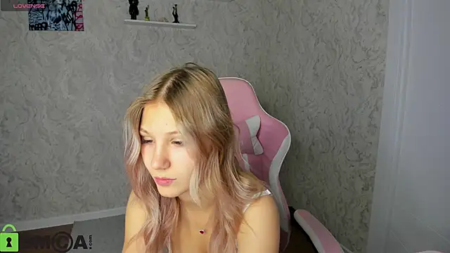 Snapshot of Angelina_Becker chatting on 06-01-26, 01:18 Angelina Becker online show from 06-01-26, 01:18