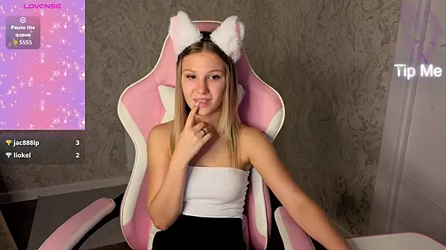 Snapshot of Angelina_Becker chatting on 06-22-26, 03:25 Angelina Becker online show from 06-22-26, 03:25